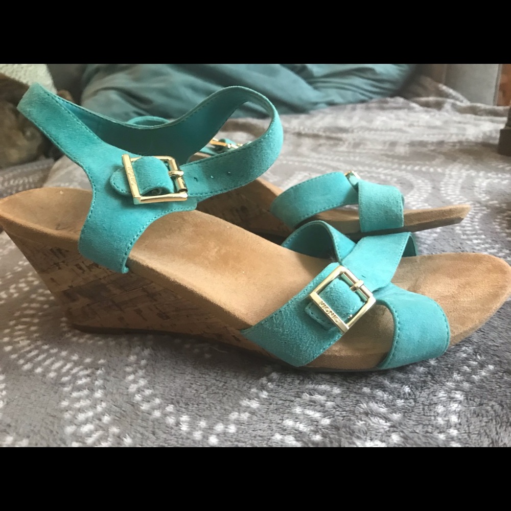 Vionic 11w aqua suede wedges